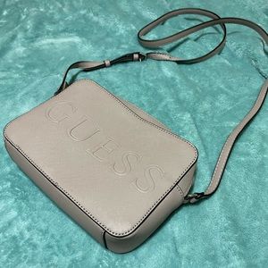 Super cute Guess purse 👛